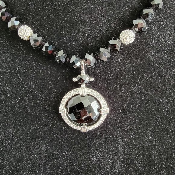 Vintage Style Faceted Black Glass Beads & Clear Rhinestones Necklace Like New! - Picture 4 of 7